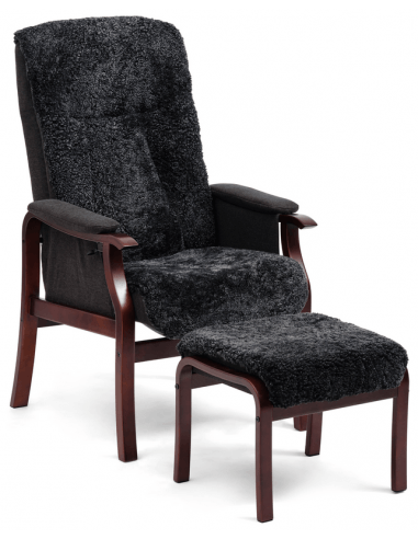 Ford lænestol med fodskammel i træ og sort sheepskin